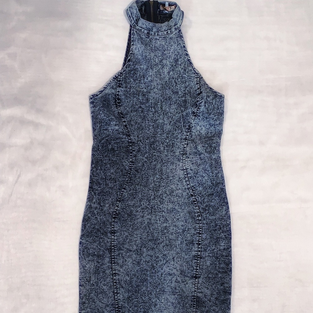 Sleeveless, jean dress.